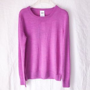 Gap women’s sweater washable soft 100% merino wool.